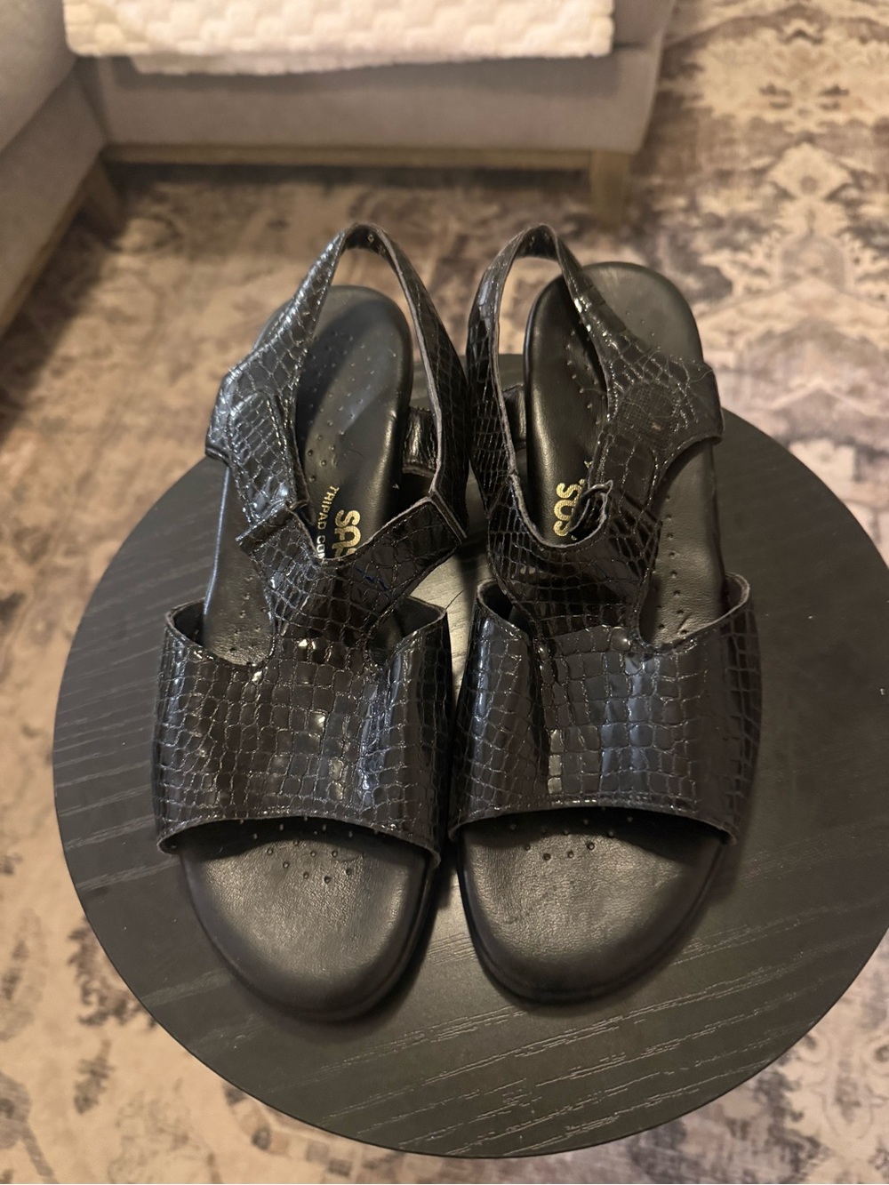 SAS Women's Slingback Sandals Size 9 Narrow Patent Leather Black Crocs Print